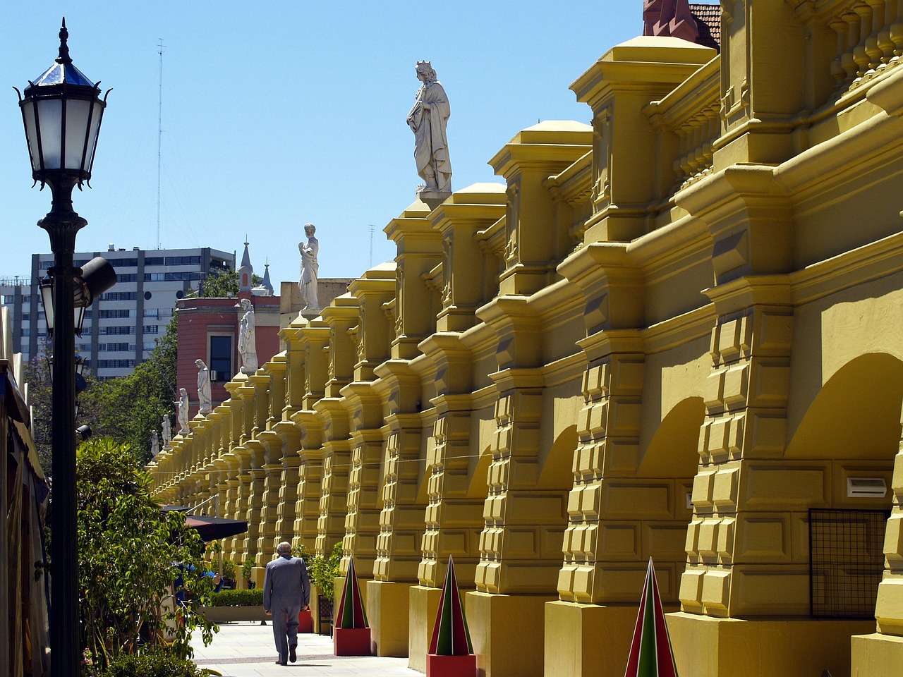 Despedidas contrastadas: Uruguay y Argentina honran a sus íconos