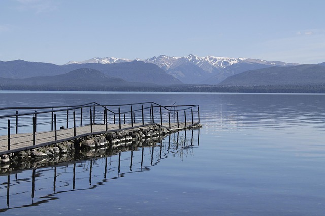Kayak en el Nahuel Huapi — destino turístico